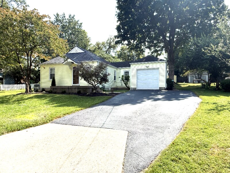 11702 Kings Ln in Louisville, KY - Building Photo