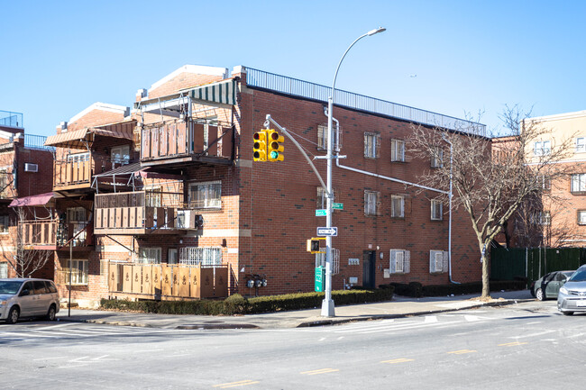 650 Wythe Ave in Brooklyn, NY - Foto de edificio - Building Photo