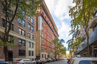 310 W 97th St in New York, NY - Building Photo - Building Photo