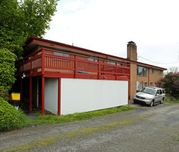 Jenola Court in Seattle, WA - Building Photo - Building Photo