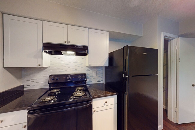 Azure Place Apartments in Memphis, TN - Foto de edificio - Building Photo