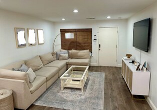 5818 E University Blvd, Unit 218 in Dallas, TX - Building Photo - Building Photo