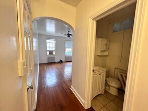 4034 Calvert St NW in Washington, DC - Foto de edificio - Building Photo