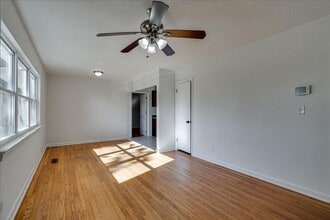 711 Moore St in Chattanooga, TN - Foto de edificio - Building Photo