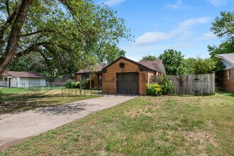 7315 W Galoway in Wichita, KS - Building Photo - Building Photo