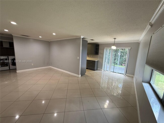 6854 NW 173rd Dr in Hialeah, FL - Building Photo - Building Photo