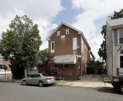 61 W 4th St in Pottstown, PA - Building Photo