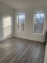 742 Sheffield Ave in Brooklyn, NY - Foto de edificio - Building Photo
