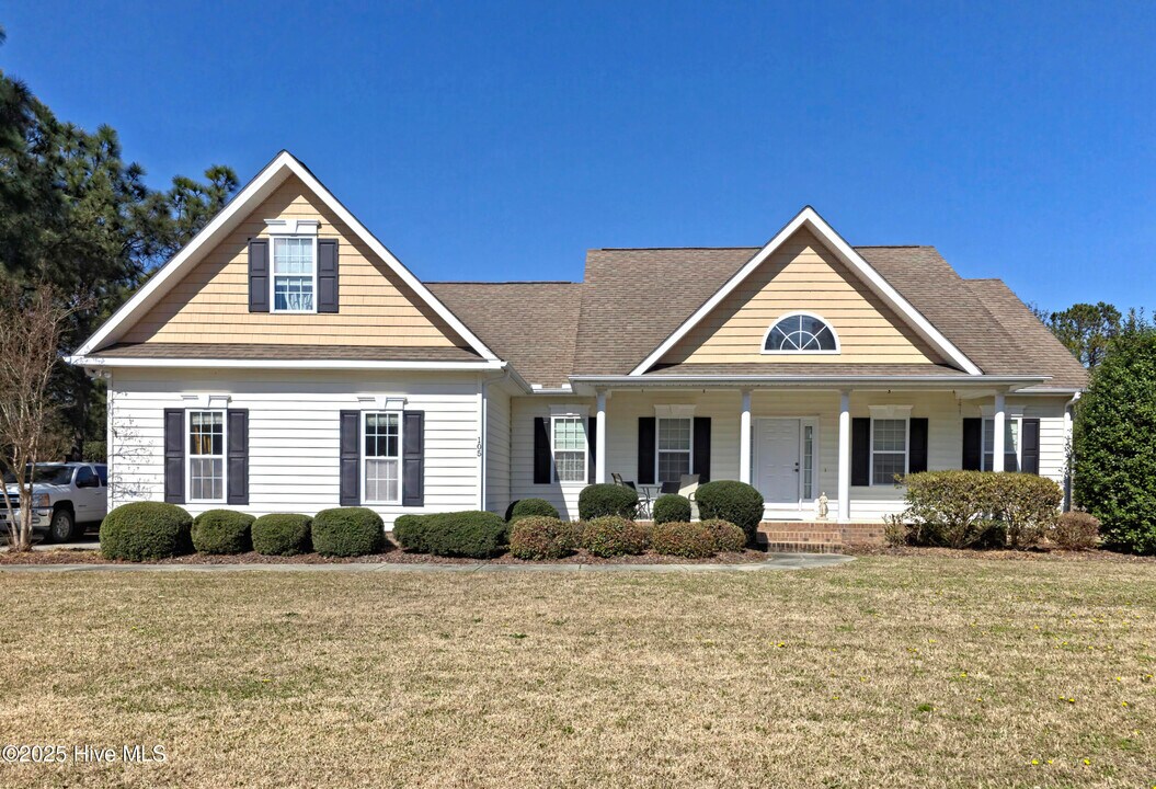 105 Cross Pointe Ln in Aberdeen, NC - Building Photo