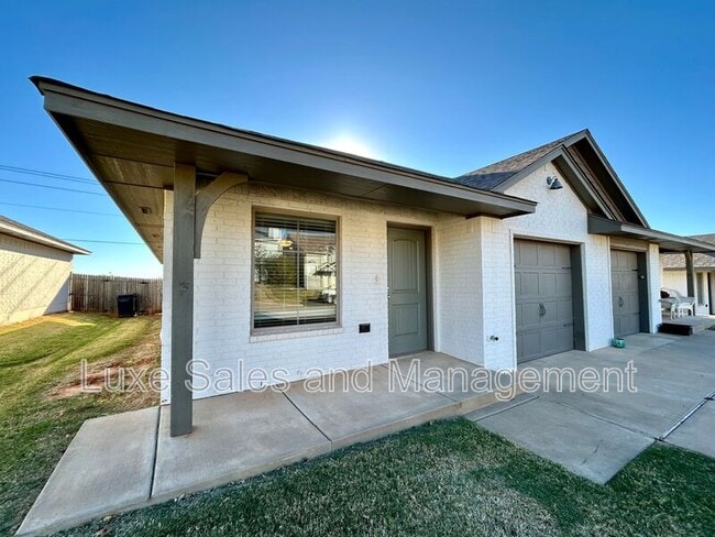 property at 11508 N Lincoln Blvd