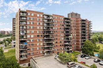 Le Comesol Apartments in Montréal, QC - Building Photo - Building Photo