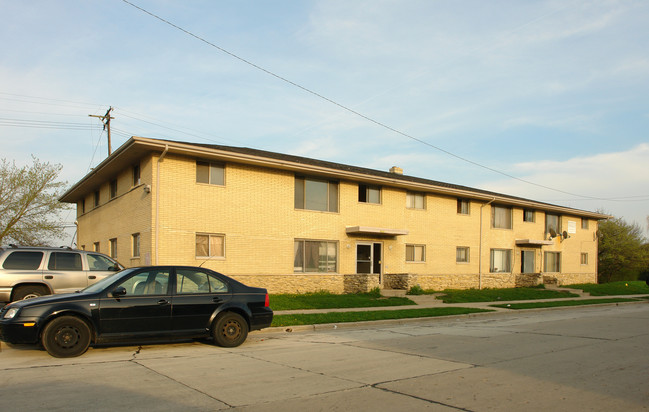 Briarwood Apartments in Racine, WI - Building Photo - Building Photo