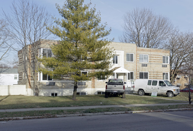 607 W Fairview Ave in Dayton, OH - Foto de edificio - Building Photo