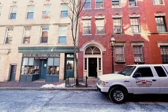 60 Myrtle St, Unit 6 in Boston, MA - Foto de edificio - Building Photo