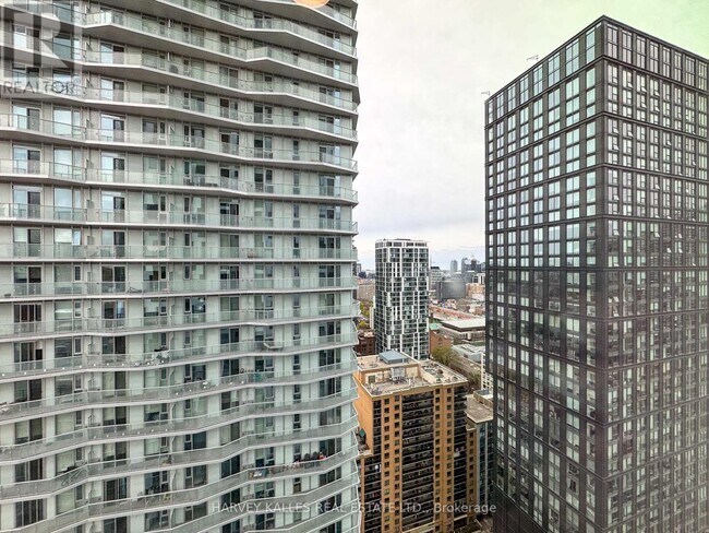 252-3252 Church St in Toronto, ON - Building Photo - Building Photo