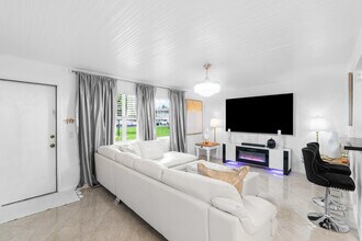 340 Horizon W in Boynton Beach, FL - Building Photo - Building Photo