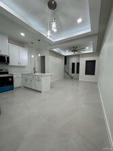 11 W Kiwi Ave in Pharr, TX - Foto de edificio - Building Photo