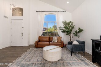 6746 E Gelding Dr in Scottsdale, AZ - Building Photo - Building Photo