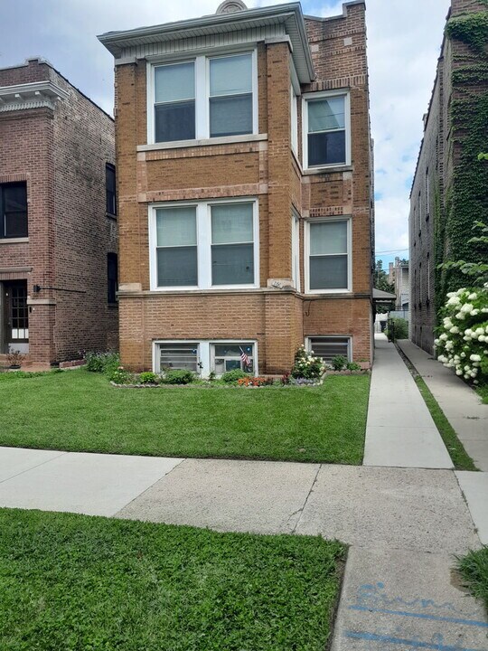 2606 W Argyle St, Unit 2 in Chicago, IL - Foto de edificio
