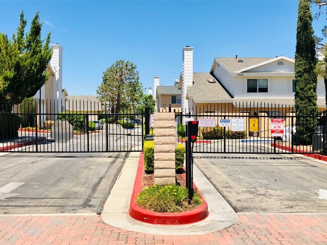 1109 Beechdale Dr, Unit B in Palmdale, CA - Building Photo - Building Photo