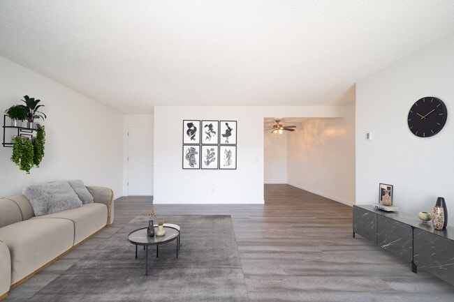 800 E Bobier Dr, Unit M14 in Vista, CA - Foto de edificio - Building Photo