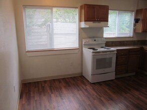 3510-3512 SE 71st Ave-Unit -3510 in Portland, OR - Building Photo - Building Photo