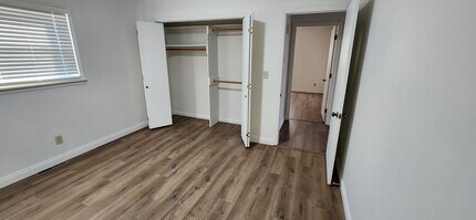 1374 Hemlock Dr in Jasper, IN - Foto de edificio - Building Photo