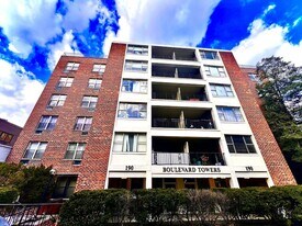 190 1st St, Unit 5B in Mineola, NY - Building Photo