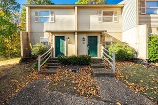 35 Edgehill Cove in Maumelle, AR - Building Photo