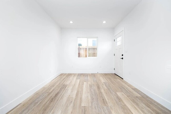6748 N Elman St, Unit Condo In Linda Vista in San Diego, CA - Building Photo - Building Photo