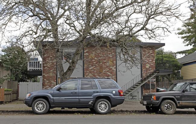 Walnut Manor in Napa, CA - Building Photo - Building Photo