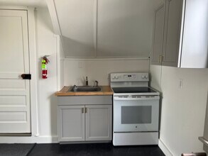 133 W Pine St, Unit Apartment in Boalsburg, PA - Building Photo - Building Photo