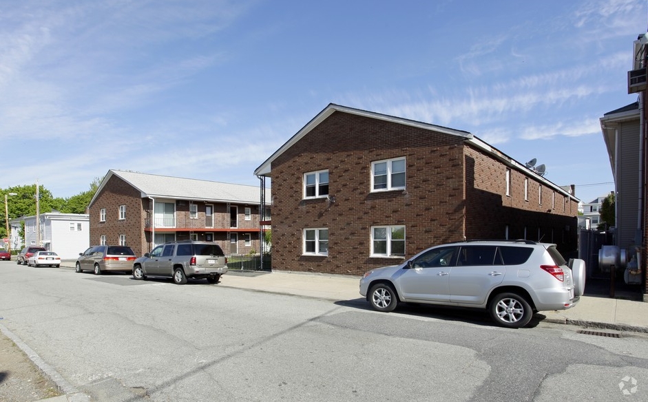 14 Collins St in Peabody, MA - Foto de edificio