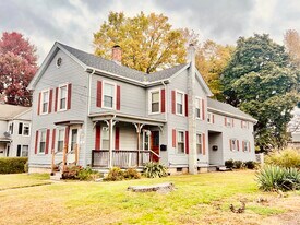 10 Russell St in Enfield, CT - Building Photo