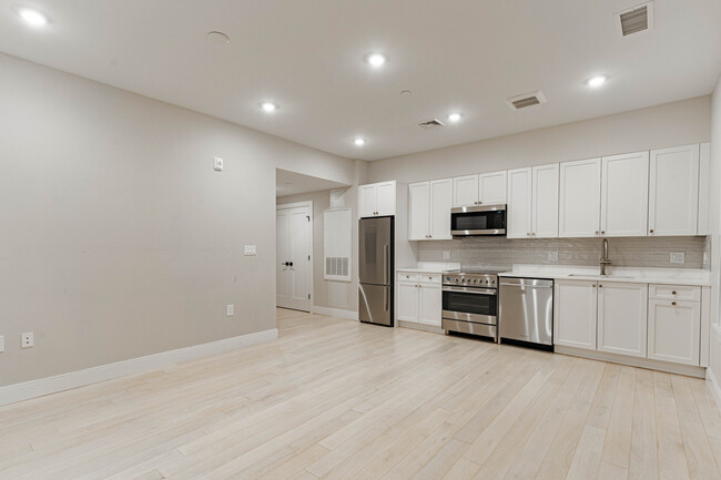 194 Green St, Unit 304