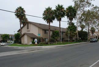 Westwind Apartments in Vista, CA - Foto de edificio - Building Photo