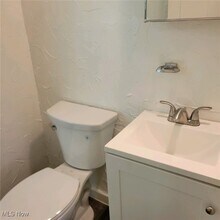 5466 S Ridge Rd, Unit 2 in Madison, OH - Building Photo - Building Photo