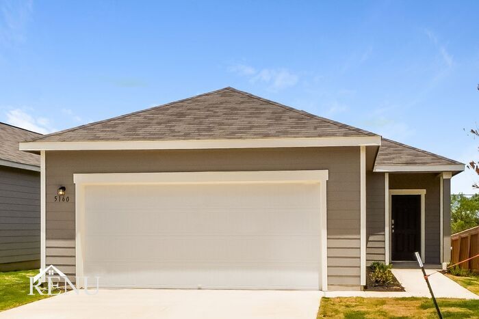 5160 Firefly Hls in Saint Hedwig, TX - Building Photo