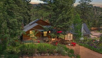 6815 Howard St in Green Mountain Falls, CO - Building Photo