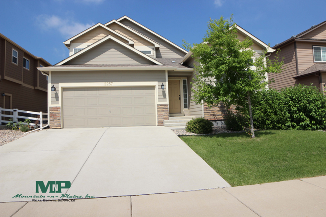 2257 Bar Harbor Dr in Fort Collins, CO - Building Photo