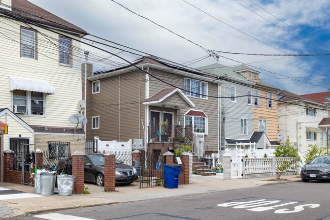 6956 Almeda Ave in Arverne, NY - Building Photo - Building Photo