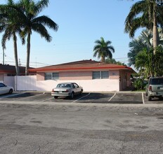 Golden Palm Apartments in Fort Lauderdale, FL - Foto de edificio - Building Photo