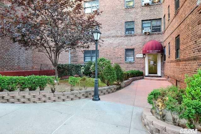 102-35 67th Rd in Queens, NY - Building Photo