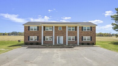 Interstate Residences in Dillon, SC - Foto de edificio - Building Photo