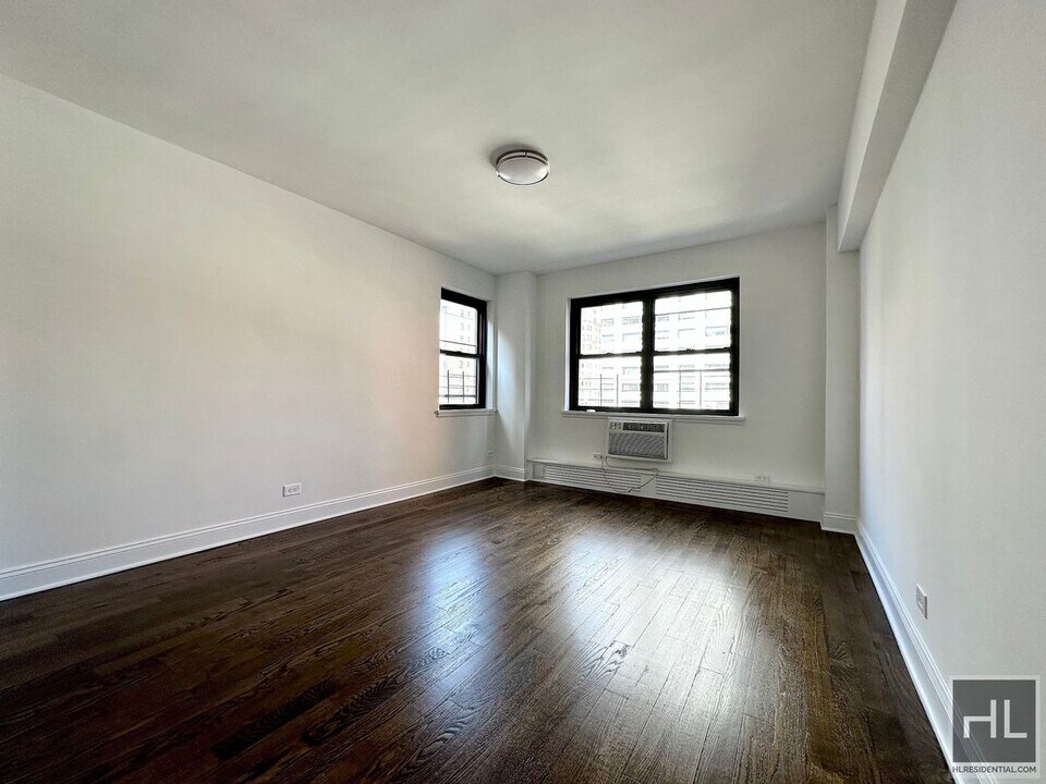 EAST 69 STREET in New York, NY - Building Photo