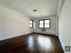 219 E 69th St in New York, NY - Building Photo - Building Photo
