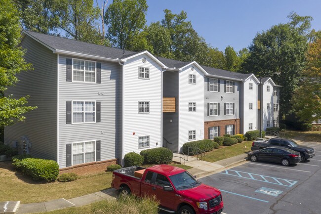 Creekside Apartments in Doraville, GA - Foto de edificio - Building Photo