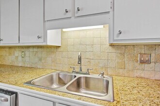 978 Governors Rd in Mount Pleasant, SC - Foto de edificio - Building Photo