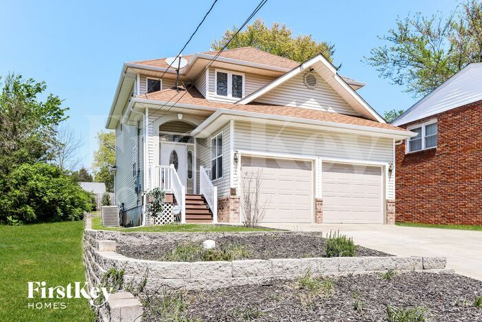 207 Lithia Ave in Webster Groves, MO - Building Photo