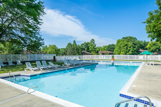 Whiteland West Apartments in Exton, PA - Foto de edificio - Building Photo